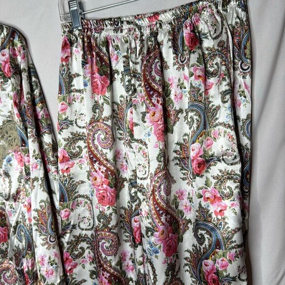 Victoria's Secret Vintage Gold Label Paisley/Rose Silky Pajama Set. Size Small. - Picture 4 of 10